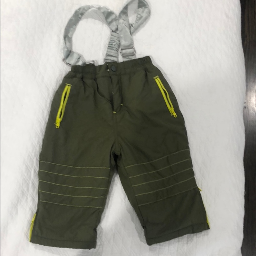 Gymboree size 12-18m snow pants.